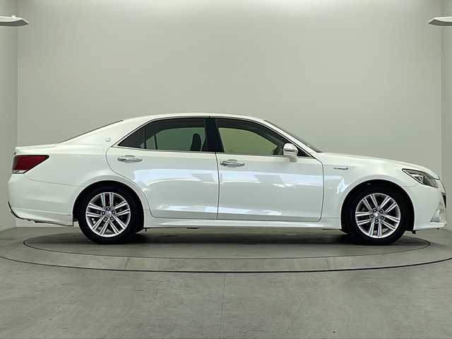 トヨタ クラウン ハイブリッド アスリートS 大阪府 2015(平27)年 5.8万km ホワイトパールクリスタルシャイン 純正８インチHDDナビ/【BT/フルセグTV/AUX/USB/DVD】/サンルーフ/ETC/バックカメラ/衝突被害軽減システム/クルーズコントロール追従無し/アイドリングストップ/オートライト/パワーシートD+N席/純正17インチアルミホイール/純正フロアマット/スマートキー