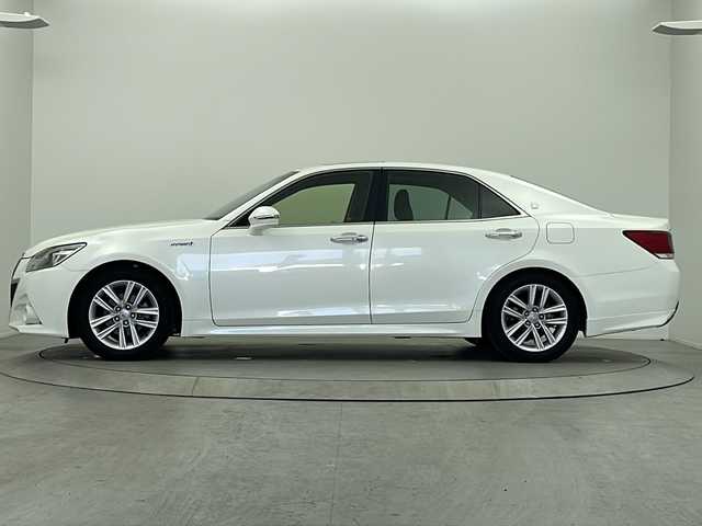 トヨタ クラウン ハイブリッド アスリートS 大阪府 2015(平27)年 5.8万km ホワイトパールクリスタルシャイン 純正８インチHDDナビ/【BT/フルセグTV/AUX/USB/DVD】/サンルーフ/ETC/バックカメラ/衝突被害軽減システム/クルーズコントロール追従無し/アイドリングストップ/オートライト/パワーシートD+N席/純正17インチアルミホイール/純正フロアマット/スマートキー