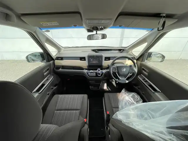 ホンダ フリード ハイブリット G ホンダセンシング 千葉県 2017(平29)年 3.2万km マンダリンゴールドM ホンダセンシング/・衝突軽減ブレーキ/レーンキープアシスト/・レーダークルーズコントロール/誤発進抑制/・先行車発進お知らせ/標識認識機能/純正ディスプレイオーディオ/・ワンセグ/BT/CD/USB/バックカメラ/ステアリングスイッチ/ETC/両側パワースライドドア/LEDヘッドライト/オートライト/スマートキー/プッシュスタート/純正フロアマット/純正15インチホイール