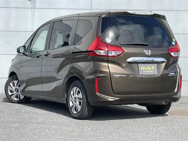 ホンダ フリード ハイブリット G ホンダセンシング 千葉県 2017(平29)年 3.2万km マンダリンゴールドM ホンダセンシング/・衝突軽減ブレーキ/レーンキープアシスト/・レーダークルーズコントロール/誤発進抑制/・先行車発進お知らせ/標識認識機能/純正ディスプレイオーディオ/・ワンセグ/BT/CD/USB/バックカメラ/ステアリングスイッチ/ETC/両側パワースライドドア/LEDヘッドライト/オートライト/スマートキー/プッシュスタート/純正フロアマット/純正15インチホイール