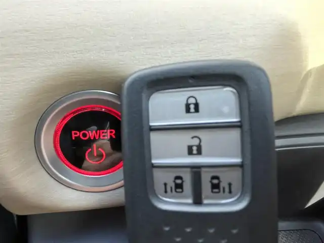 ホンダ フリード ハイブリット G ホンダセンシング 千葉県 2017(平29)年 3.2万km マンダリンゴールドM ホンダセンシング/・衝突軽減ブレーキ/レーンキープアシスト/・レーダークルーズコントロール/誤発進抑制/・先行車発進お知らせ/標識認識機能/純正ディスプレイオーディオ/・ワンセグ/BT/CD/USB/バックカメラ/ステアリングスイッチ/ETC/両側パワースライドドア/LEDヘッドライト/オートライト/スマートキー/プッシュスタート/純正フロアマット/純正15インチホイール