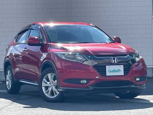 ホンダ ヴェゼル ハイブリッド X ホンダセンシング 静岡県 2018(平30)年 2.4万km プレミアムクリスタルレッドM ●社外ナビ/(フルセグ/CD/DVD/Bluetooth)/(VXM-185VFI)/●バックカメラ/●アダプティブクルーズコントロール/●衝突軽減ブレーキシステム/●車線維持支援システム/●誤発進抑制機能/●オートブレーキホールド/●電動サイドパーキング/●オートライト/●フォグランプ/●革巻きステアリング/●ステアリングスイッチ/●パドルシフト/●電動格納ウインカーミラー/●ETC/●純正フロアマット/●ドアバイザー/●自動防眩ミラー/●プッシュスタート/●スマートキー/●純正16インチアルミホイール/●W+サイド+カーテンSRS+ABS