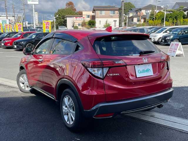 ホンダ ヴェゼル ハイブリッド X ホンダセンシング 静岡県 2018(平30)年 2.4万km プレミアムクリスタルレッドM ●社外ナビ/(フルセグ/CD/DVD/Bluetooth)/(VXM-185VFI)/●バックカメラ/●アダプティブクルーズコントロール/●衝突軽減ブレーキシステム/●車線維持支援システム/●誤発進抑制機能/●オートブレーキホールド/●電動サイドパーキング/●オートライト/●フォグランプ/●革巻きステアリング/●ステアリングスイッチ/●パドルシフト/●電動格納ウインカーミラー/●ETC/●純正フロアマット/●ドアバイザー/●自動防眩ミラー/●プッシュスタート/●スマートキー/●純正16インチアルミホイール/●W+サイド+カーテンSRS+ABS