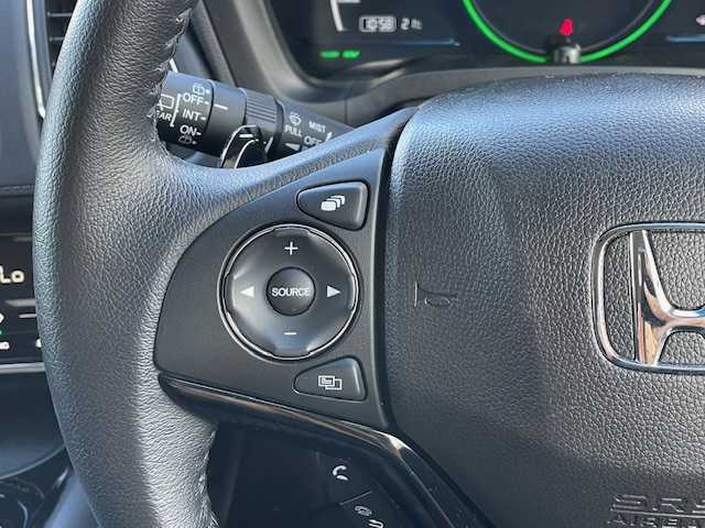 ホンダ ヴェゼル ハイブリッド X ホンダセンシング 静岡県 2018(平30)年 2.4万km プレミアムクリスタルレッドM ●社外ナビ/(フルセグ/CD/DVD/Bluetooth)/(VXM-185VFI)/●バックカメラ/●アダプティブクルーズコントロール/●衝突軽減ブレーキシステム/●車線維持支援システム/●誤発進抑制機能/●オートブレーキホールド/●電動サイドパーキング/●オートライト/●フォグランプ/●革巻きステアリング/●ステアリングスイッチ/●パドルシフト/●電動格納ウインカーミラー/●ETC/●純正フロアマット/●ドアバイザー/●自動防眩ミラー/●プッシュスタート/●スマートキー/●純正16インチアルミホイール/●W+サイド+カーテンSRS+ABS