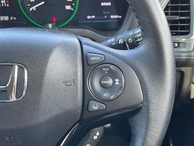 ホンダ ヴェゼル ハイブリッド X ホンダセンシング 静岡県 2018(平30)年 2.4万km プレミアムクリスタルレッドM ●社外ナビ/(フルセグ/CD/DVD/Bluetooth)/(VXM-185VFI)/●バックカメラ/●アダプティブクルーズコントロール/●衝突軽減ブレーキシステム/●車線維持支援システム/●誤発進抑制機能/●オートブレーキホールド/●電動サイドパーキング/●オートライト/●フォグランプ/●革巻きステアリング/●ステアリングスイッチ/●パドルシフト/●電動格納ウインカーミラー/●ETC/●純正フロアマット/●ドアバイザー/●自動防眩ミラー/●プッシュスタート/●スマートキー/●純正16インチアルミホイール/●W+サイド+カーテンSRS+ABS