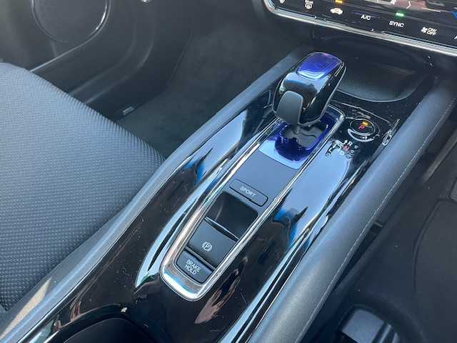 ホンダ ヴェゼル ハイブリッド X ホンダセンシング 静岡県 2018(平30)年 2.4万km プレミアムクリスタルレッドM ●社外ナビ/(フルセグ/CD/DVD/Bluetooth)/(VXM-185VFI)/●バックカメラ/●アダプティブクルーズコントロール/●衝突軽減ブレーキシステム/●車線維持支援システム/●誤発進抑制機能/●オートブレーキホールド/●電動サイドパーキング/●オートライト/●フォグランプ/●革巻きステアリング/●ステアリングスイッチ/●パドルシフト/●電動格納ウインカーミラー/●ETC/●純正フロアマット/●ドアバイザー/●自動防眩ミラー/●プッシュスタート/●スマートキー/●純正16インチアルミホイール/●W+サイド+カーテンSRS+ABS