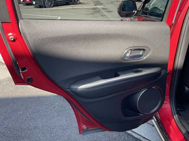 ホンダ ヴェゼル ハイブリッド X ホンダセンシング 静岡県 2018(平30)年 2.4万km プレミアムクリスタルレッドM ●社外ナビ/(フルセグ/CD/DVD/Bluetooth)/(VXM-185VFI)/●バックカメラ/●アダプティブクルーズコントロール/●衝突軽減ブレーキシステム/●車線維持支援システム/●誤発進抑制機能/●オートブレーキホールド/●電動サイドパーキング/●オートライト/●フォグランプ/●革巻きステアリング/●ステアリングスイッチ/●パドルシフト/●電動格納ウインカーミラー/●ETC/●純正フロアマット/●ドアバイザー/●自動防眩ミラー/●プッシュスタート/●スマートキー/●純正16インチアルミホイール/●W+サイド+カーテンSRS+ABS