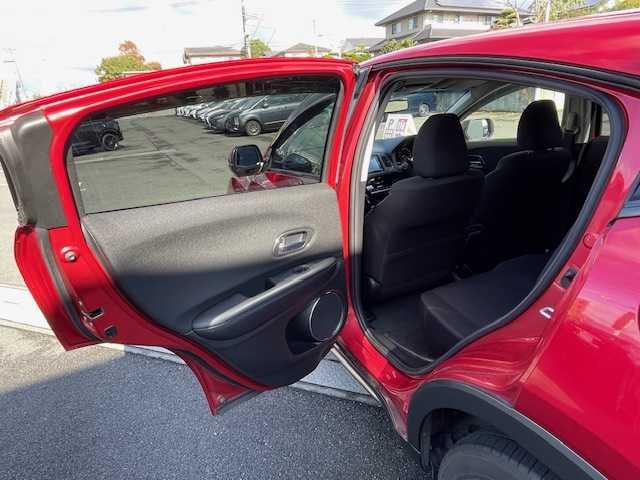 ホンダ ヴェゼル ハイブリッド X ホンダセンシング 静岡県 2018(平30)年 2.4万km プレミアムクリスタルレッドM ●社外ナビ/(フルセグ/CD/DVD/Bluetooth)/(VXM-185VFI)/●バックカメラ/●アダプティブクルーズコントロール/●衝突軽減ブレーキシステム/●車線維持支援システム/●誤発進抑制機能/●オートブレーキホールド/●電動サイドパーキング/●オートライト/●フォグランプ/●革巻きステアリング/●ステアリングスイッチ/●パドルシフト/●電動格納ウインカーミラー/●ETC/●純正フロアマット/●ドアバイザー/●自動防眩ミラー/●プッシュスタート/●スマートキー/●純正16インチアルミホイール/●W+サイド+カーテンSRS+ABS