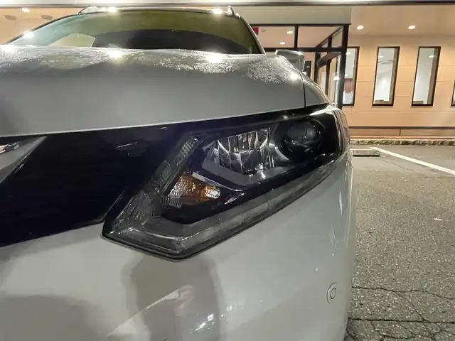 日産 エクストレイル 20X 青森県 2015(平27)年 9.9万km ブリリアントホワイトパール (株)IDOMが運営する【じしゃロン青森店】の自社ローン専用車両になりますこちらは現金、またはオートローンご利用時の価格です。自社ローンご希望の方は別途その旨お申付け下さい。/４ＷＤ/ルーフレール/純正メモリーナビ/　AM/FM/CD/BT/フルセグＴＶ/バックカメラ/純正ドライブレコーダー/純正ビルトインＥＴＣ/衝突被害軽減システム/レーダーオートクルーズ/横滑り防止装置/アイドリングストップ/合皮シート/シーターヒーター(D/N)/コーナーセンサー/オートライト/ＬＥＤヘッドライト/フォグランプ/ドアバイザー/社外１７インチアルミホイール装着