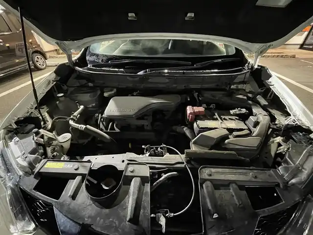 日産 エクストレイル 20X 青森県 2015(平27)年 9.9万km ブリリアントホワイトパール (株)IDOMが運営する【じしゃロン青森店】の自社ローン専用車両になりますこちらは現金、またはオートローンご利用時の価格です。自社ローンご希望の方は別途その旨お申付け下さい。/４ＷＤ/ルーフレール/純正メモリーナビ/　AM/FM/CD/BT/フルセグＴＶ/バックカメラ/純正ドライブレコーダー/純正ビルトインＥＴＣ/衝突被害軽減システム/レーダーオートクルーズ/横滑り防止装置/アイドリングストップ/合皮シート/シーターヒーター(D/N)/コーナーセンサー/オートライト/ＬＥＤヘッドライト/フォグランプ/ドアバイザー/社外１７インチアルミホイール装着