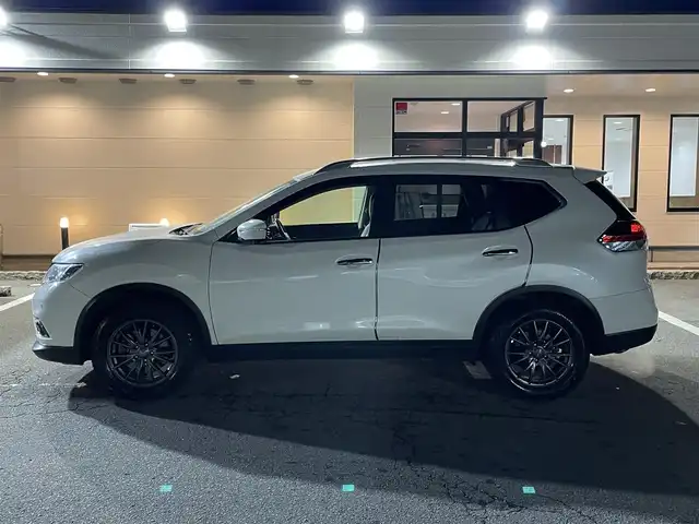 日産 エクストレイル 20X 青森県 2015(平27)年 9.9万km ブリリアントホワイトパール (株)IDOMが運営する【じしゃロン青森店】の自社ローン専用車両になりますこちらは現金、またはオートローンご利用時の価格です。自社ローンご希望の方は別途その旨お申付け下さい。/４ＷＤ/ルーフレール/純正メモリーナビ/　AM/FM/CD/BT/フルセグＴＶ/バックカメラ/純正ドライブレコーダー/純正ビルトインＥＴＣ/衝突被害軽減システム/レーダーオートクルーズ/横滑り防止装置/アイドリングストップ/合皮シート/シーターヒーター(D/N)/コーナーセンサー/オートライト/ＬＥＤヘッドライト/フォグランプ/ドアバイザー/社外１７インチアルミホイール装着