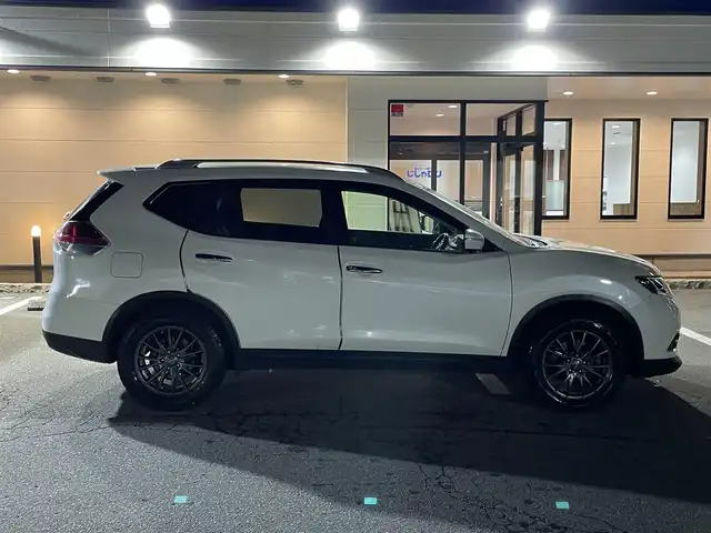 日産 エクストレイル 20X 青森県 2015(平27)年 9.9万km ブリリアントホワイトパール (株)IDOMが運営する【じしゃロン青森店】の自社ローン専用車両になりますこちらは現金、またはオートローンご利用時の価格です。自社ローンご希望の方は別途その旨お申付け下さい。/４ＷＤ/ルーフレール/純正メモリーナビ/　AM/FM/CD/BT/フルセグＴＶ/バックカメラ/純正ドライブレコーダー/純正ビルトインＥＴＣ/衝突被害軽減システム/レーダーオートクルーズ/横滑り防止装置/アイドリングストップ/合皮シート/シーターヒーター(D/N)/コーナーセンサー/オートライト/ＬＥＤヘッドライト/フォグランプ/ドアバイザー/社外１７インチアルミホイール装着