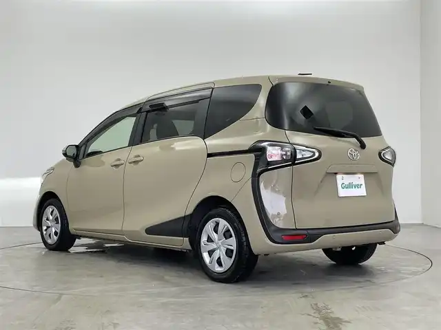 トヨタ シエンタ ファンベースG 埼玉県 2020(令2)年 6.7万km ベージュ 純正ナビ　パノラミックビューモニター　ビルトインＥＴＣ　ドライブレコーダー　セーフティセンス　両側パワースライドドア　ステアリングスイッチ　スマートキー　オートハイビーム　ＬＥＤヘッドライト　地デジ