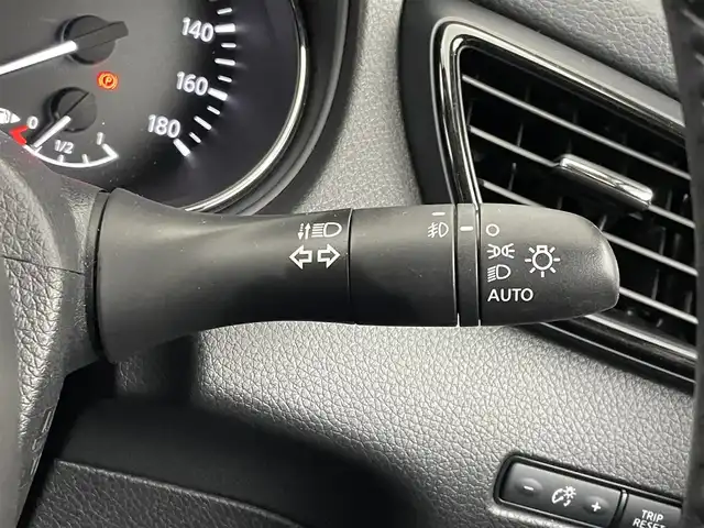 日産 エクストレイル 20Xi 埼玉県 2020(令2)年 3.7万km ブリリアントホワイトパール プロパイロット　純正ナビ　アラウンドビューモニター　レーダークルーズコントロール　デジタルインナーミラー　ミラーヒーター　シートヒーター　純正アルミホイール　オートライト　ＬＥＤヘッドライト　地デジ