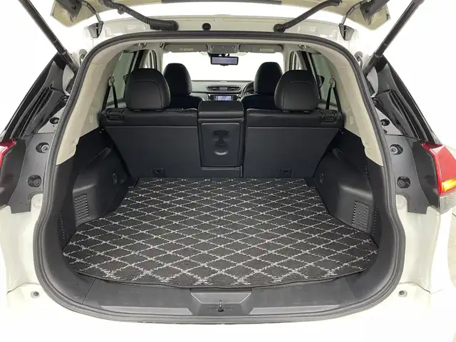 日産 エクストレイル 20Xi 埼玉県 2020(令2)年 3.7万km ブリリアントホワイトパール プロパイロット　純正ナビ　アラウンドビューモニター　レーダークルーズコントロール　デジタルインナーミラー　ミラーヒーター　シートヒーター　純正アルミホイール　オートライト　ＬＥＤヘッドライト　地デジ