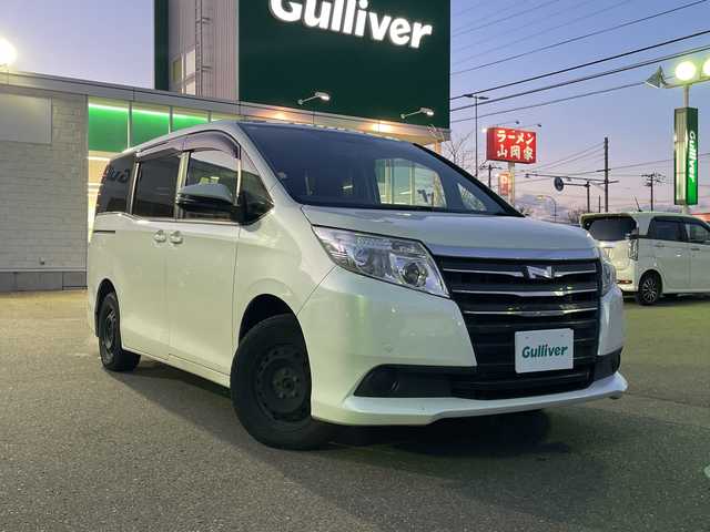 トヨタ ノア X 道東・釧路十勝 2014(平26)年 6.7万km ホワイトパールクリスタルシャイン 福祉車両/4WD/純正ナビ(AM、FM、フルセグTV、SD、CD、DVD)/ETC/両側パワースライドドア/積み込み冬タイヤ/スロープボタン/アイドリングストップ/バックカメラ/横滑り防止/オートライト/電格ミラー/プッシュスタート/エコモードボタン