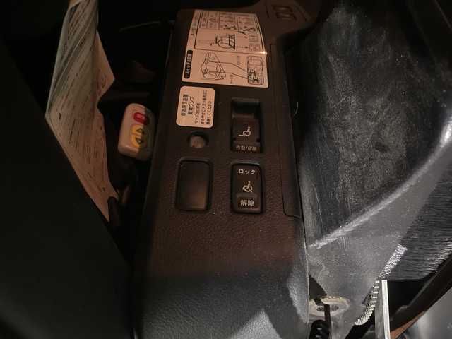 トヨタ ノア X 道東・釧路十勝 2014(平26)年 6.7万km ホワイトパールクリスタルシャイン 福祉車両/4WD/純正ナビ(AM、FM、フルセグTV、SD、CD、DVD)/ETC/両側パワースライドドア/積み込み冬タイヤ/スロープボタン/アイドリングストップ/バックカメラ/横滑り防止/オートライト/電格ミラー/プッシュスタート/エコモードボタン