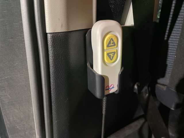 トヨタ ノア X 道東・釧路十勝 2014(平26)年 6.7万km ホワイトパールクリスタルシャイン 福祉車両/4WD/純正ナビ(AM、FM、フルセグTV、SD、CD、DVD)/ETC/両側パワースライドドア/積み込み冬タイヤ/スロープボタン/アイドリングストップ/バックカメラ/横滑り防止/オートライト/電格ミラー/プッシュスタート/エコモードボタン