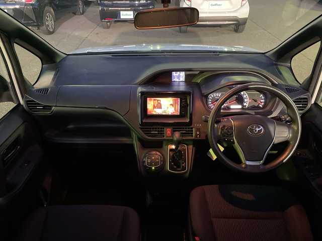 トヨタ ノア X 道東・釧路十勝 2014(平26)年 6.7万km ホワイトパールクリスタルシャイン 福祉車両/4WD/純正ナビ(AM、FM、フルセグTV、SD、CD、DVD)/ETC/両側パワースライドドア/積み込み冬タイヤ/スロープボタン/アイドリングストップ/バックカメラ/横滑り防止/オートライト/電格ミラー/プッシュスタート/エコモードボタン