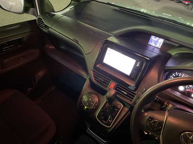 トヨタ ノア X 道東・釧路十勝 2014(平26)年 6.7万km ホワイトパールクリスタルシャイン 福祉車両/4WD/純正ナビ(AM、FM、フルセグTV、SD、CD、DVD)/ETC/両側パワースライドドア/積み込み冬タイヤ/スロープボタン/アイドリングストップ/バックカメラ/横滑り防止/オートライト/電格ミラー/プッシュスタート/エコモードボタン