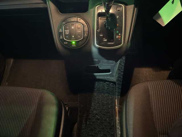 トヨタ ノア X 道東・釧路十勝 2014(平26)年 6.7万km ホワイトパールクリスタルシャイン 福祉車両/4WD/純正ナビ(AM、FM、フルセグTV、SD、CD、DVD)/ETC/両側パワースライドドア/積み込み冬タイヤ/スロープボタン/アイドリングストップ/バックカメラ/横滑り防止/オートライト/電格ミラー/プッシュスタート/エコモードボタン