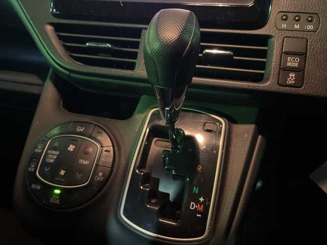 トヨタ ノア X 道東・釧路十勝 2014(平26)年 6.7万km ホワイトパールクリスタルシャイン 福祉車両/4WD/純正ナビ(AM、FM、フルセグTV、SD、CD、DVD)/ETC/両側パワースライドドア/積み込み冬タイヤ/スロープボタン/アイドリングストップ/バックカメラ/横滑り防止/オートライト/電格ミラー/プッシュスタート/エコモードボタン