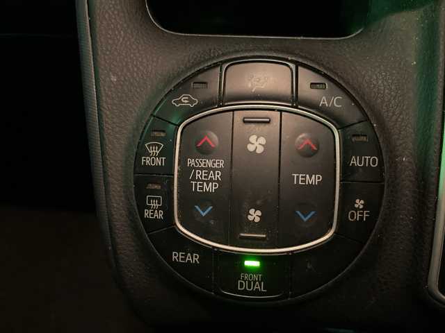 トヨタ ノア X 道東・釧路十勝 2014(平26)年 6.7万km ホワイトパールクリスタルシャイン 福祉車両/4WD/純正ナビ(AM、FM、フルセグTV、SD、CD、DVD)/ETC/両側パワースライドドア/積み込み冬タイヤ/スロープボタン/アイドリングストップ/バックカメラ/横滑り防止/オートライト/電格ミラー/プッシュスタート/エコモードボタン