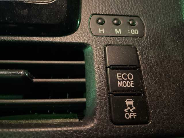 トヨタ ノア X 道東・釧路十勝 2014(平26)年 6.7万km ホワイトパールクリスタルシャイン 福祉車両/4WD/純正ナビ(AM、FM、フルセグTV、SD、CD、DVD)/ETC/両側パワースライドドア/積み込み冬タイヤ/スロープボタン/アイドリングストップ/バックカメラ/横滑り防止/オートライト/電格ミラー/プッシュスタート/エコモードボタン