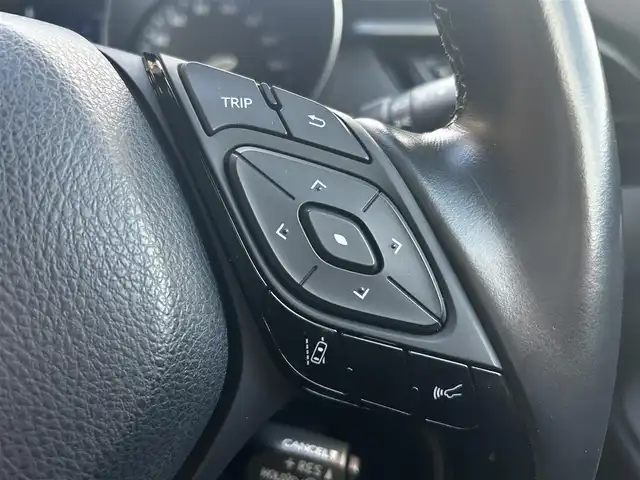 トヨタ Ｃ－ＨＲ S LEDエディション 福島県 2018(平30)年 3.6万km ホワイト/ブラックマイカ 2トーン 純正SDナビ/バックカメラ/フルセグTV/レーダークルーズコントロール/プリクラッシュセーフティ/レーンキープアシスト/オートホールド/ドライブレコーダー前後/LEDヘッドライト/オートハイビーム/純正17インチAW/ETC/ドアバイザー/フロアマット/プッシュスタート/スマートキー