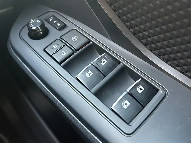 トヨタ Ｃ－ＨＲ S LEDエディション 福島県 2018(平30)年 3.6万km ホワイト/ブラックマイカ 2トーン 純正SDナビ/バックカメラ/フルセグTV/レーダークルーズコントロール/プリクラッシュセーフティ/レーンキープアシスト/オートホールド/ドライブレコーダー前後/LEDヘッドライト/オートハイビーム/純正17インチAW/ETC/ドアバイザー/フロアマット/プッシュスタート/スマートキー