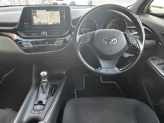 トヨタ Ｃ－ＨＲ S LEDエディション 福島県 2018(平30)年 3.6万km ホワイト/ブラックマイカ 2トーン 純正SDナビ/バックカメラ/フルセグTV/レーダークルーズコントロール/プリクラッシュセーフティ/レーンキープアシスト/オートホールド/ドライブレコーダー前後/LEDヘッドライト/オートハイビーム/純正17インチAW/ETC/ドアバイザー/フロアマット/プッシュスタート/スマートキー