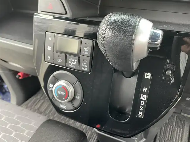 ダイハツ ウェイク G ターボ SA Ⅱ 熊本県 2017(平29)年 6.2万km パールホワイトⅢ/ブルーマイカメタリック 2トーン 両側パワースライドドア/前後ドライブレコーダー/社外ナビAVIC-ZH0077(CD/DVD/Bluetooth)/スマートアシスト/・衝突軽減ブレーキ/・先行車発進お知らせ機能/・レーンキープアシスト/・前後踏み間違い防止/横滑り防止/アイドリングストップ/後ろのみコーナーセンサー/純正フロアマット/純正１４インチAW/オートライト/LEDヘッドライト/スマートキー/プッシュスタート