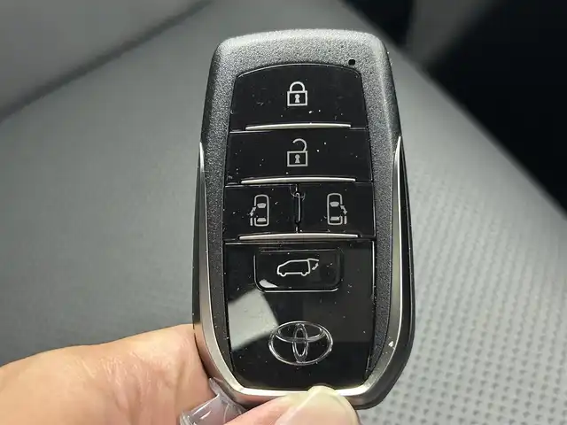 トヨタ アルファードハイブリット Z 千葉県 2025(令7)年 0.1万km ブラック 禁煙車/両側電動ドア/パワーバックドア/左右独立ムーンルーフ/トヨタセーフティセンス/・レーンディパーチャーアラート/・レーンキープアシスト/・ブラインドスポットモニター/・プリクラッシュセーフティ/・プリクラッシュセーフティブレーキ/・クリアランスソナー/・レーダークルーズコントロール/純正14インチディスプレイオーディオ/・コネクティッドナビ付き/・Bluetooth/フルセグTV/・パノラミックビューモニター/・ビルトインETC2.0/・デジタルインナーミラー/左右独立エアコン/置くだけ充電/革巻きステアリング/・ステアリングスイッチ/・ステアリングヒーター/レザーシート/・D席メモリ付き/・DNセカンドパワーシート/・DNセカンドシートヒーター/・DNセカンドエアーシート/・オットマン/電子パーキング/・ブレーキホールド/オートライト/・オートマチックハイビーム/・三眼LEDヘッドライト/・LEDフォグランプ/・シーケンシャルウインカー/純正フロアマット/純正18インチAW