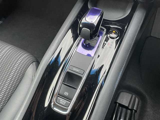 ホンダ ヴェゼル ハイブリッド Z 長崎県 2014(平26)年 9.4万km ホワイトオーキッドパール (株)IDOMが運営する【じしゃロン長崎店】の自社ローン専用車両になりますこちらは現金またはオートローンご利用時の価格です。自社ローンご希望の方は別途その旨お申付け下さい/ナビ　/バックカメラ　/ハーフレザーシート　/シートヒーター　/衝突被害軽減ブレーキ　/ＬＥＤヘッドライト　/オートライト　/フォグランプ　/クルーズコントロール　/パドルシフト　/ＥＴＣ　/プッシュスタート