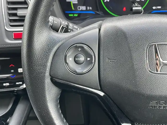 ホンダ ヴェゼル ハイブリッド Z 長崎県 2014(平26)年 9.4万km ホワイトオーキッドパール (株)IDOMが運営する【じしゃロン長崎店】の自社ローン専用車両になりますこちらは現金またはオートローンご利用時の価格です。自社ローンご希望の方は別途その旨お申付け下さい/ナビ　/バックカメラ　/ハーフレザーシート　/シートヒーター　/衝突被害軽減ブレーキ　/ＬＥＤヘッドライト　/オートライト　/フォグランプ　/クルーズコントロール　/パドルシフト　/ＥＴＣ　/プッシュスタート