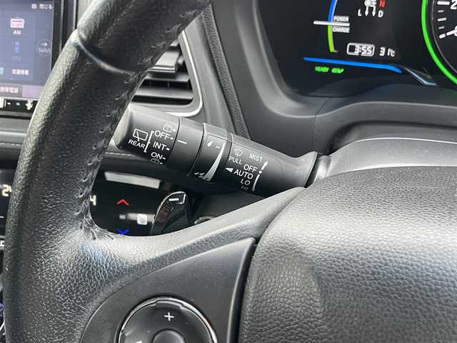 ホンダ ヴェゼル ハイブリッド Z 長崎県 2014(平26)年 9.4万km ホワイトオーキッドパール (株)IDOMが運営する【じしゃロン長崎店】の自社ローン専用車両になりますこちらは現金またはオートローンご利用時の価格です。自社ローンご希望の方は別途その旨お申付け下さい/ナビ　/バックカメラ　/ハーフレザーシート　/シートヒーター　/衝突被害軽減ブレーキ　/ＬＥＤヘッドライト　/オートライト　/フォグランプ　/クルーズコントロール　/パドルシフト　/ＥＴＣ　/プッシュスタート