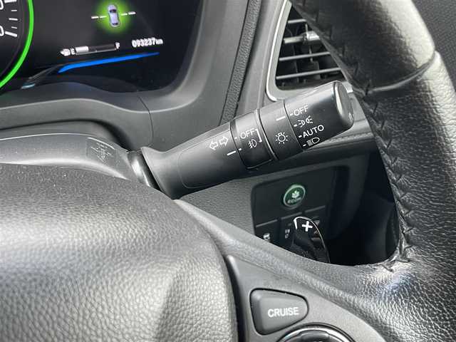 ホンダ ヴェゼル ハイブリッド Z 長崎県 2014(平26)年 9.4万km ホワイトオーキッドパール (株)IDOMが運営する【じしゃロン長崎店】の自社ローン専用車両になりますこちらは現金またはオートローンご利用時の価格です。自社ローンご希望の方は別途その旨お申付け下さい/ナビ　/バックカメラ　/ハーフレザーシート　/シートヒーター　/衝突被害軽減ブレーキ　/ＬＥＤヘッドライト　/オートライト　/フォグランプ　/クルーズコントロール　/パドルシフト　/ＥＴＣ　/プッシュスタート