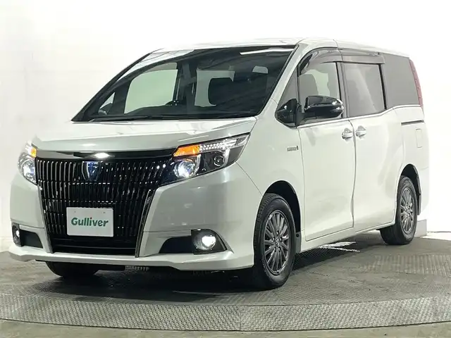 トヨタ エスクァイア ハイブリッド Gi ブラックテーラード 大阪府 2017(平29)年 4.2万km ホワイトパールクリスタルシャイン ALPINEナビ(フルセグ/DVD再生/Bluetooth) バックカメラ 後席モニター ETC 両側パワースライドドア 革シート シートヒーター 衝突軽減 トヨタセーフティセンス オートライト