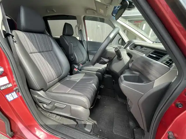 ホンダ フリード G ホンダセンシング 滋賀県 2018(平30)年 4.3万km プレミアムクリスタルレッドM 禁煙車/社外7インチナビ/（AM/FM/CD/DVD/TV/USB/SD/Bluetooth）/両側パワースライドドア/ホンダセンシング/-アダクティヴクルーズコントロール/-衝突軽減ブレーキ/-誤発進抑制機能/-路外逸脱抑制機能/バックカメラ/ドライブレコーダー/ビルトインETC/革巻きステアリング/ステアリングスイッチ/ウッド調パネル/ハーフレザーシート/電動格納ミラー/オートライト