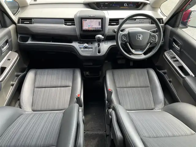 ホンダ フリード G ホンダセンシング 滋賀県 2018(平30)年 4.3万km プレミアムクリスタルレッドM 禁煙車/社外7インチナビ/（AM/FM/CD/DVD/TV/USB/SD/Bluetooth）/両側パワースライドドア/ホンダセンシング/-アダクティヴクルーズコントロール/-衝突軽減ブレーキ/-誤発進抑制機能/-路外逸脱抑制機能/バックカメラ/ドライブレコーダー/ビルトインETC/革巻きステアリング/ステアリングスイッチ/ウッド調パネル/ハーフレザーシート/電動格納ミラー/オートライト