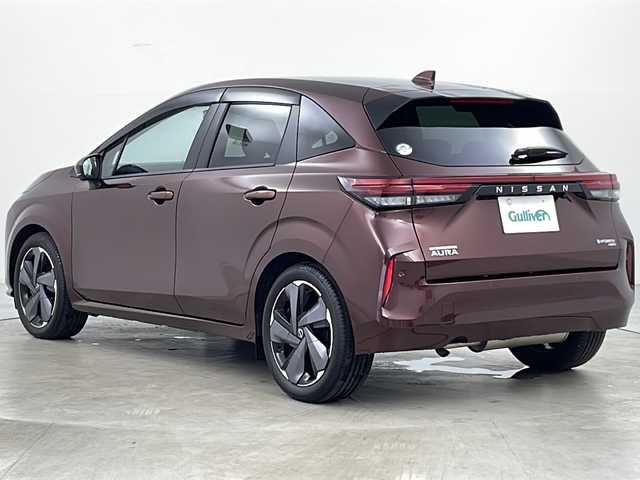 日産 オーラ G FOUR 道央・札幌 2023(令5)年 0.3万km バーガンディー ・ワンオーナー/・純正ディスプレイオーディオ&BT&フルセグTV/・インテリジェントアラウンドビューモニター/・インテリジェント エマージェンシーブレーキ/・踏み間違い衝突防止アシスト/・標識検知機能/・インテリジェント FCW/・車線逸脱警報/・ふらつき警報/・車線逸脱防止支援システム/・フロント&バックソナー/・エマージェンシーストップシグナル/・後側方衝突防止支援システム/・後側方車両検知警報/・後退時車両検知警報/・車両接近通報装置/・横滑り防止装置/・ドライブモードセレクター/・アドバンスドドライブアシストディスプレイ/・ECOモード/・EVモード/・前席シートヒーター/・ステアリングヒーター/・ステアリングスイッチ/・革巻きステアリング/・ハーフレザーシート/・ビルトインETC/・純正フロアマット/・プッシュスタート/・LEDヘッドライト/・フォグランプ/・オートライト/・オートマチックハイビーム/・スマートキー/・スペアキー