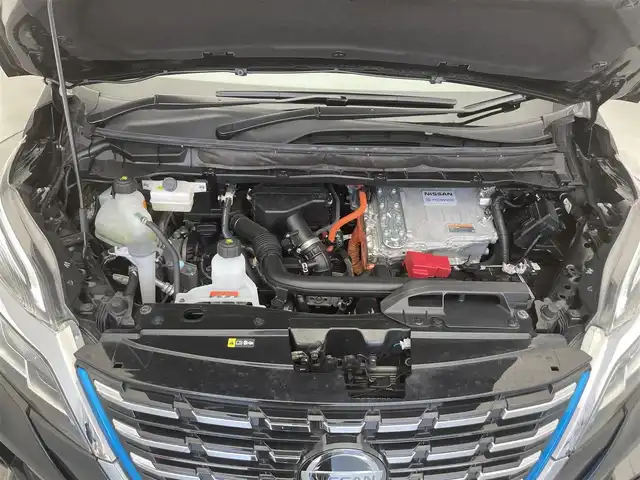 日産 セレナ e－パワー ハイウェイスター V 福島県 2023(令5)年 4.3万km ダイヤモンドブラック 純正10インチナビ/【Bluetooth/CD/DVD/Blu-ray/フルセグTV】/前方ドライブレコーダー/純正ビルトインETC/全方位カメラ/プロパイロット /衝突軽減ブレーキ/レーンキープアシスト/追従クルーズコントロール/ブラインドスポットモニター/LEDヘッドライト/オートライト/オートマチックハイビーム/両側パワースライドドア/純正フリップダウンモニター/F/Rエアロ/プッシュスタート/スマートキー/ステアリングリモコン
