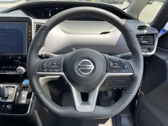 日産 セレナ e－パワー ハイウェイスター V 福島県 2023(令5)年 4.3万km ダイヤモンドブラック 純正10インチナビ/【Bluetooth/CD/DVD/Blu-ray/フルセグTV】/前方ドライブレコーダー/純正ビルトインETC/全方位カメラ/プロパイロット /衝突軽減ブレーキ/レーンキープアシスト/追従クルーズコントロール/ブラインドスポットモニター/LEDヘッドライト/オートライト/オートマチックハイビーム/両側パワースライドドア/純正フリップダウンモニター/F/Rエアロ/プッシュスタート/スマートキー/ステアリングリモコン