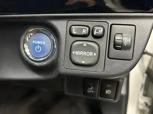 トヨタ アクア S 宮崎県 2014(平26)年 10.5万km ライムホワイトパールクリスタルシャイン /ナビ(AVIC-MRZ009)//TV/CD/DVD/Bluetooth//バックカメラ//ETC//社外アルミホイール//社外フロアマット//ドアバイザー//ヘッドライトレベライザー//電格ウィンカーミラー