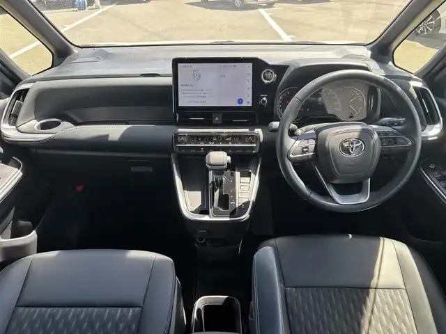 トヨタ ノア S－Z 奈良県 2022(令4)年 2.4万km ホワイトパールクリスタルシャイン 純正フルセグナビ　/Ｂｌｕｅｔｏｏｔｈ　/ＣＤ／ＤＶＤ　/ＵＳＢ入力端子　/ＨＤＭＩ/レーダークルーズコントロール　/スペアキー　/バックカメラ　/ハーフレザーシート　/両側パワースライドドア　/純正フロアマット/純正アルミホイール/純正ＬＥＤヘッドライト