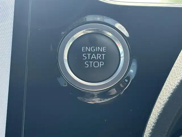 トヨタ ノア S－Z 奈良県 2022(令4)年 2.4万km ホワイトパールクリスタルシャイン 純正フルセグナビ　/Ｂｌｕｅｔｏｏｔｈ　/ＣＤ／ＤＶＤ　/ＵＳＢ入力端子　/ＨＤＭＩ/レーダークルーズコントロール　/スペアキー　/バックカメラ　/ハーフレザーシート　/両側パワースライドドア　/純正フロアマット/純正アルミホイール/純正ＬＥＤヘッドライト