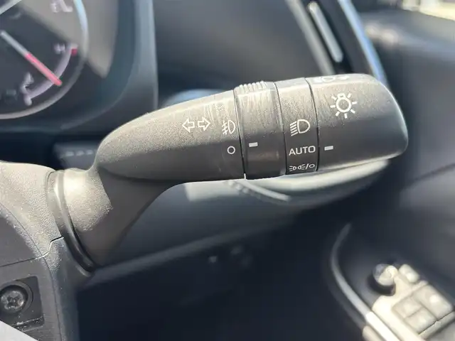 トヨタ ノア S－Z 奈良県 2022(令4)年 2.4万km ホワイトパールクリスタルシャイン 純正フルセグナビ　/Ｂｌｕｅｔｏｏｔｈ　/ＣＤ／ＤＶＤ　/ＵＳＢ入力端子　/ＨＤＭＩ/レーダークルーズコントロール　/スペアキー　/バックカメラ　/ハーフレザーシート　/両側パワースライドドア　/純正フロアマット/純正アルミホイール/純正ＬＥＤヘッドライト