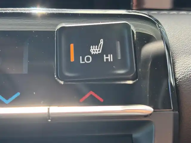 トヨタ ノア S－Z 奈良県 2022(令4)年 2.4万km ホワイトパールクリスタルシャイン 純正フルセグナビ　/Ｂｌｕｅｔｏｏｔｈ　/ＣＤ／ＤＶＤ　/ＵＳＢ入力端子　/ＨＤＭＩ/レーダークルーズコントロール　/スペアキー　/バックカメラ　/ハーフレザーシート　/両側パワースライドドア　/純正フロアマット/純正アルミホイール/純正ＬＥＤヘッドライト