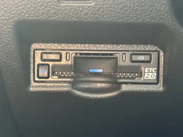 トヨタ ノア S－Z 奈良県 2022(令4)年 2.4万km ホワイトパールクリスタルシャイン 純正フルセグナビ　/Ｂｌｕｅｔｏｏｔｈ　/ＣＤ／ＤＶＤ　/ＵＳＢ入力端子　/ＨＤＭＩ/レーダークルーズコントロール　/スペアキー　/バックカメラ　/ハーフレザーシート　/両側パワースライドドア　/純正フロアマット/純正アルミホイール/純正ＬＥＤヘッドライト