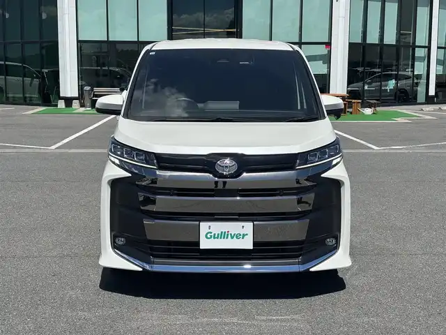トヨタ ノア S－Z 奈良県 2022(令4)年 2.4万km ホワイトパールクリスタルシャイン 純正フルセグナビ　/Ｂｌｕｅｔｏｏｔｈ　/ＣＤ／ＤＶＤ　/ＵＳＢ入力端子　/ＨＤＭＩ/レーダークルーズコントロール　/スペアキー　/バックカメラ　/ハーフレザーシート　/両側パワースライドドア　/純正フロアマット/純正アルミホイール/純正ＬＥＤヘッドライト